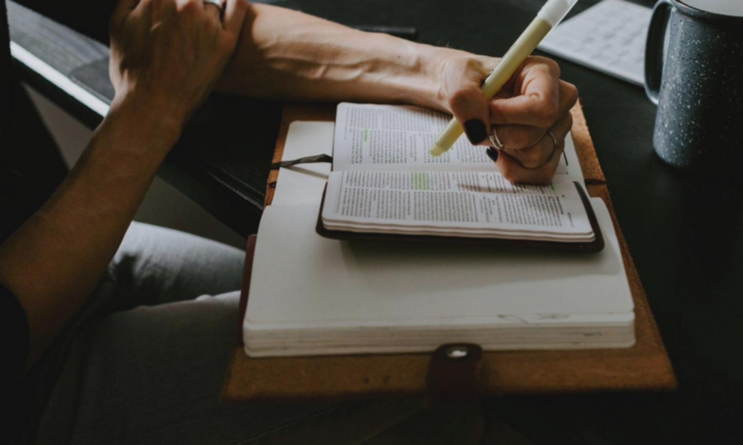 Investment monitoring education resources and portfolio tracking tools